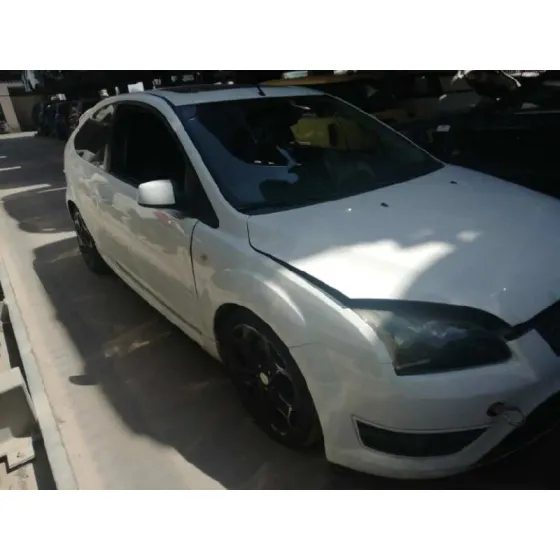 FORD FOCUS BERLINA (CAP) '2006 AMBIENTE (D) BLANCO