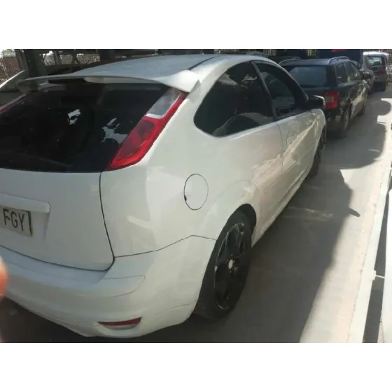 FORD FOCUS BERLINA (CAP) '2006 AMBIENTE (D) BLANCO