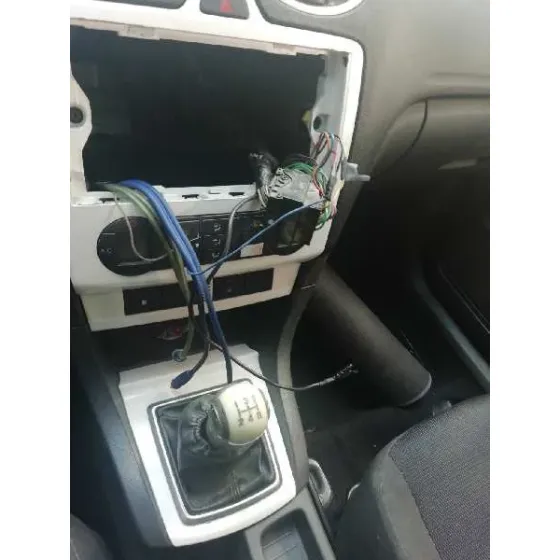 FORD FOCUS BERLINA (CAP) '2006 AMBIENTE (D) BLANCO