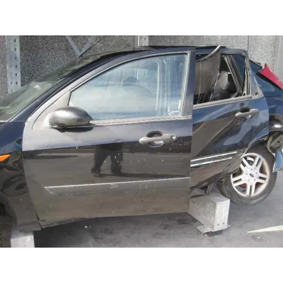 FORD FOCUS BERLINA (CAK) '2004 GHIA NEGRO