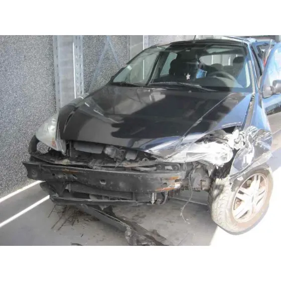 FORD FOCUS BERLINA (CAK) '2004 GHIA NEGRO