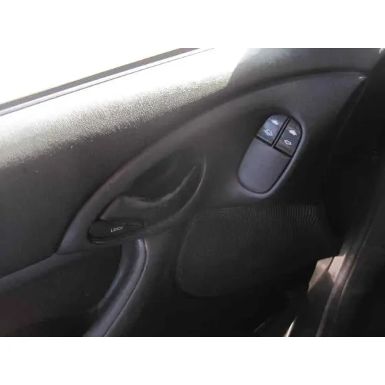 FORD FOCUS BERLINA (CAK) '2004 GHIA NEGRO