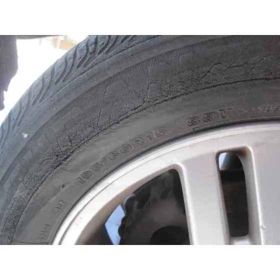 FORD FOCUS BERLINA (CAK) '2004 GHIA NEGRO