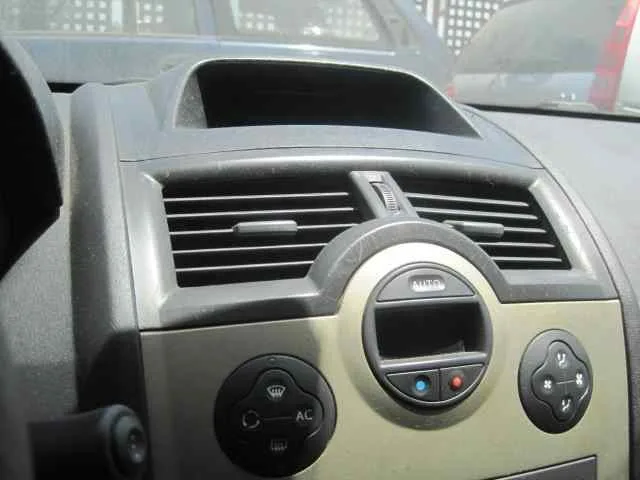 RENAULT MEGANE II BERLINA 5P '2003 CONFORT AUTHENTIQUE GRIS