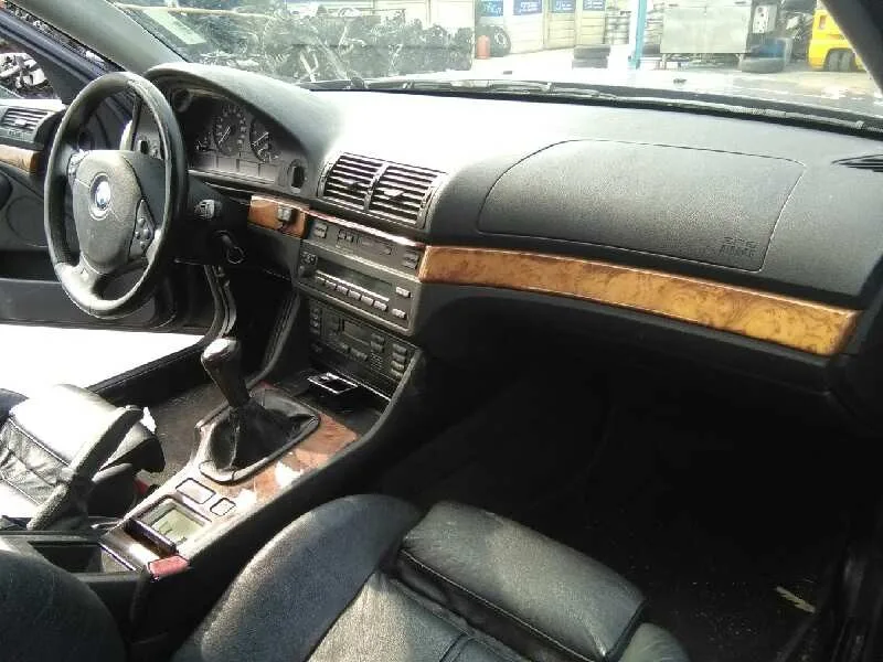 BMW SERIE 5 BERLINA (E39) BMW SERIE 5 BERLINA (E39) '1998 525TDS AZUL OSCURO 1995