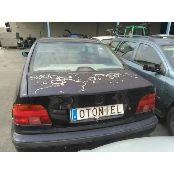BMW SERIE 5 BERLINA (E39) '1998 525TDS AZUL OSCURO