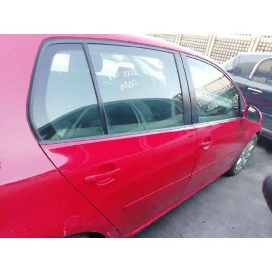 VOLKSWAGEN GOLF V BERLINA (1K1) '2004 CONCEPTLINE (E) ROJO