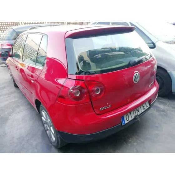 VOLKSWAGEN GOLF V BERLINA (1K1) '2004 CONCEPTLINE (E) ROJO