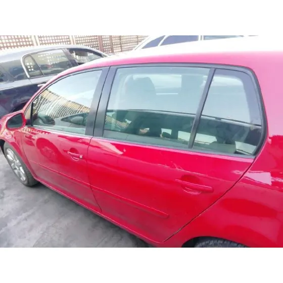 VOLKSWAGEN GOLF V BERLINA (1K1) '2004 CONCEPTLINE (E) ROJO