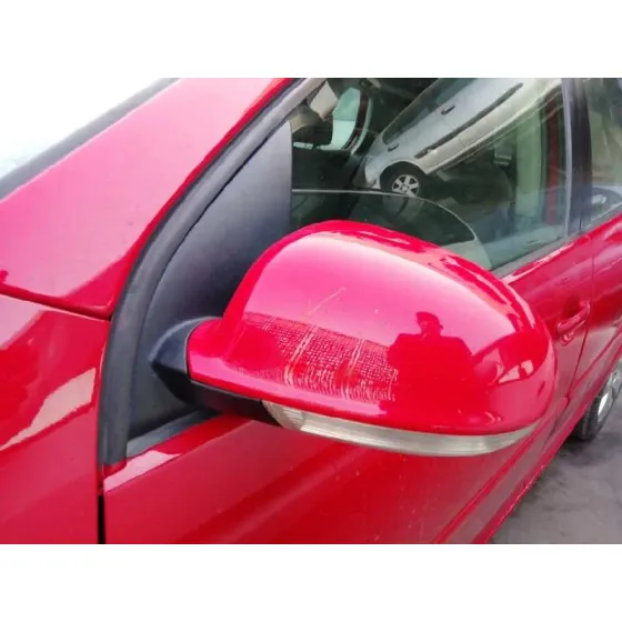 VOLKSWAGEN GOLF V BERLINA (1K1) '2004 CONCEPTLINE (E) ROJO