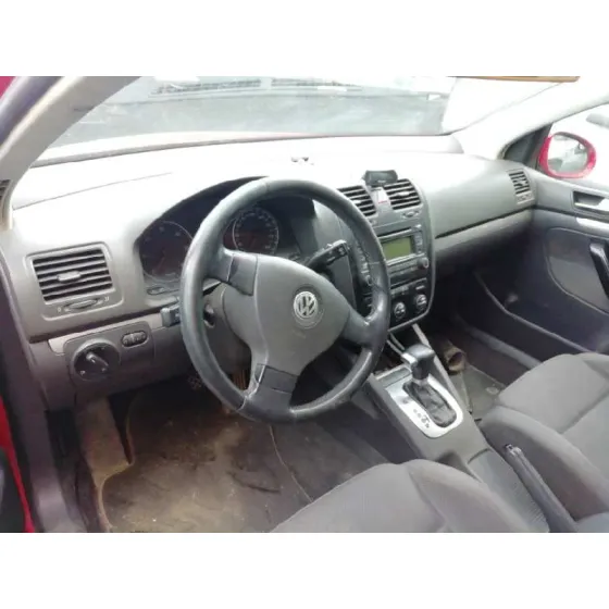VOLKSWAGEN GOLF V BERLINA (1K1) '2004 CONCEPTLINE (E) ROJO