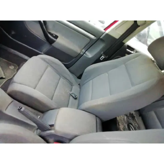 VOLKSWAGEN GOLF V BERLINA (1K1) '2004 CONCEPTLINE (E) ROJO
