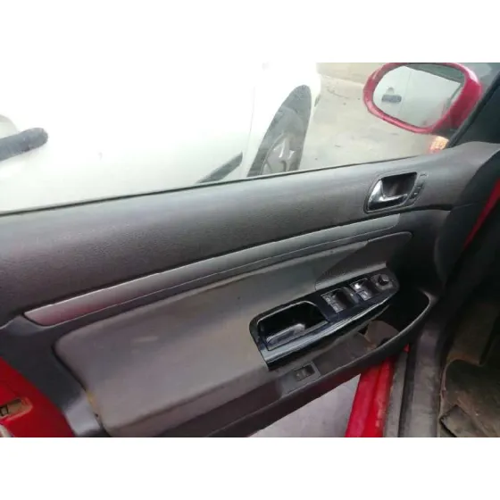 VOLKSWAGEN GOLF V BERLINA (1K1) '2004 CONCEPTLINE (E) ROJO