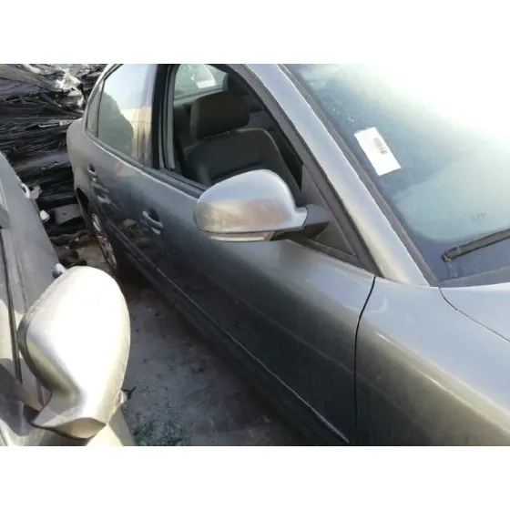 VOLKSWAGEN PASSAT BERLINA (3B3) '2004 ADVANCE GRIS OSCURO