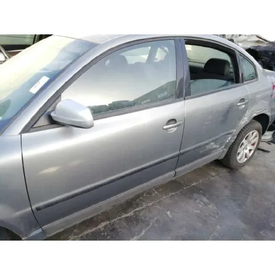VOLKSWAGEN PASSAT BERLINA (3B3) '2004 ADVANCE GRIS OSCURO