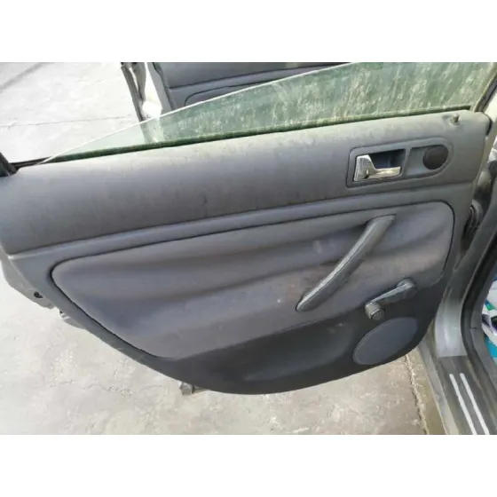VOLKSWAGEN PASSAT BERLINA (3B3) '2004 ADVANCE GRIS OSCURO
