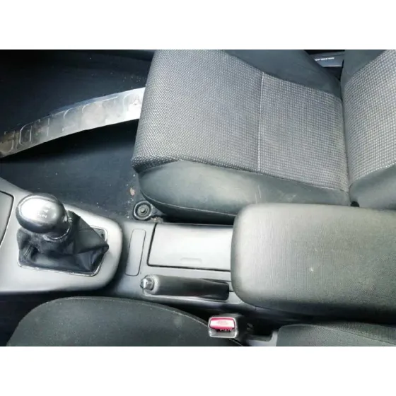 TOYOTA AVENSIS BERLINA (T25) '2006 1.8 SOL SEDAN (4-PTAS.) GRIS