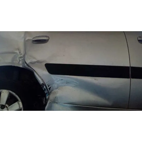 KIA RIO '2006 1.4 ACTIVE GRIS PLATA