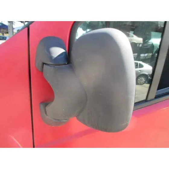 RENAULT TRAFIC COMBI (AB 4.01) '2005 9 - PLAZAS (L2H1) ACRISTALADO, COMBI LARGO ROJA