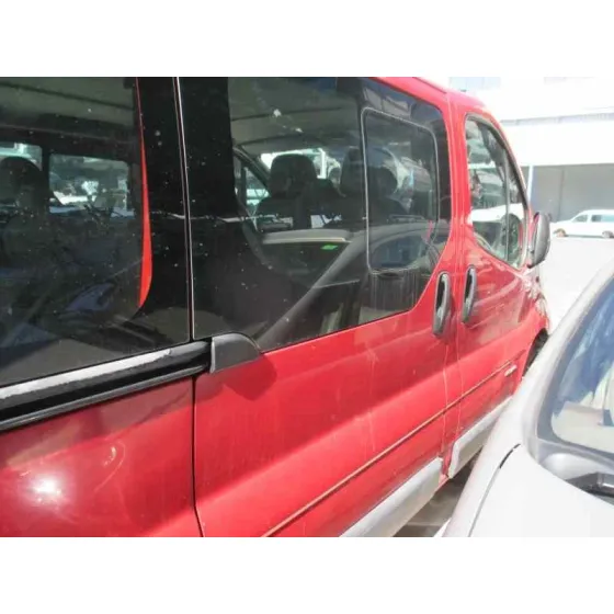 RENAULT TRAFIC COMBI (AB 4.01) '2005 9 - PLAZAS (L2H1) ACRISTALADO, COMBI LARGO ROJA