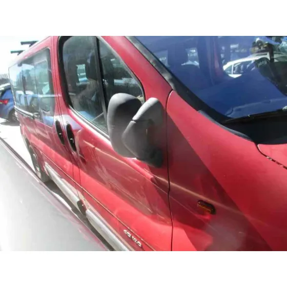 RENAULT TRAFIC COMBI (AB 4.01) '2005 9 - PLAZAS (L2H1) ACRISTALADO, COMBI LARGO ROJA