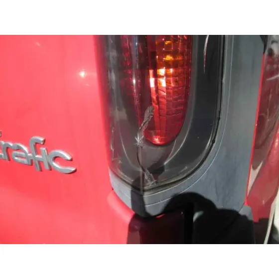 RENAULT TRAFIC COMBI (AB 4.01) '2005 9 - PLAZAS (L2H1) ACRISTALADO, COMBI LARGO ROJA