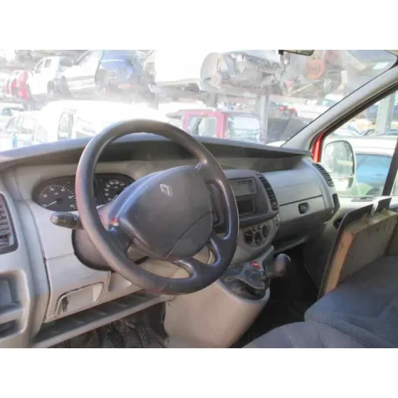 RENAULT TRAFIC COMBI (AB 4.01) '2005 9 - PLAZAS (L2H1) ACRISTALADO, COMBI LARGO ROJA