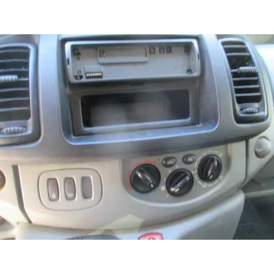 RENAULT TRAFIC COMBI (AB 4.01) '2005 9 - PLAZAS (L2H1) ACRISTALADO, COMBI LARGO ROJA