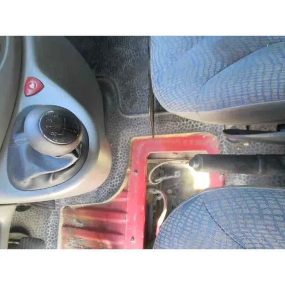 RENAULT TRAFIC COMBI (AB 4.01) '2005 9 - PLAZAS (L2H1) ACRISTALADO, COMBI LARGO ROJA