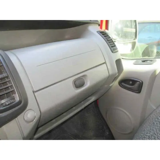 RENAULT TRAFIC COMBI (AB 4.01) '2005 9 - PLAZAS (L2H1) ACRISTALADO, COMBI LARGO ROJA
