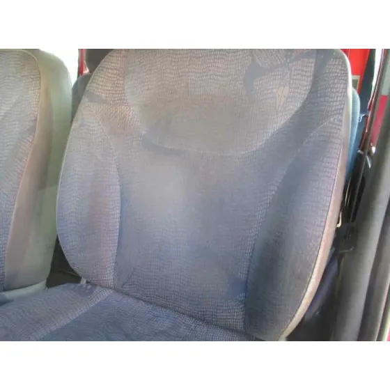 RENAULT TRAFIC COMBI (AB 4.01) '2005 9 - PLAZAS (L2H1) ACRISTALADO, COMBI LARGO ROJA