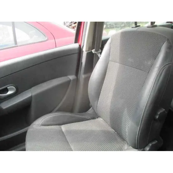 RENAULT CLIO III '2009 AUTHENTIQUE ROJO