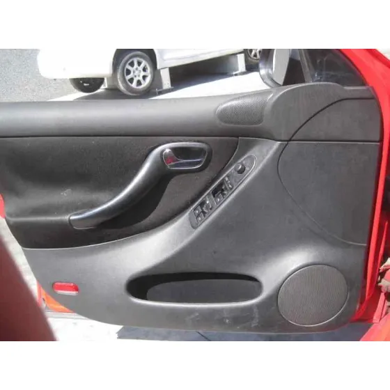 SEAT LEON (1M1) '2003 SIGNO ROJO