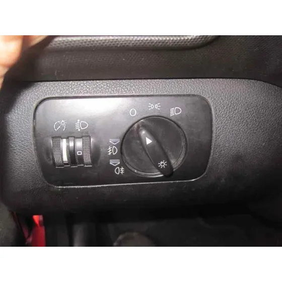 SEAT LEON (1M1) '2003 SIGNO ROJO