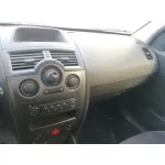 RENAULT MEGANE II BERLINA 5P RENAULT MEGANE II BERLINA 5P '2005 CONFORT AUTHENTIQUE GRIS 2002
