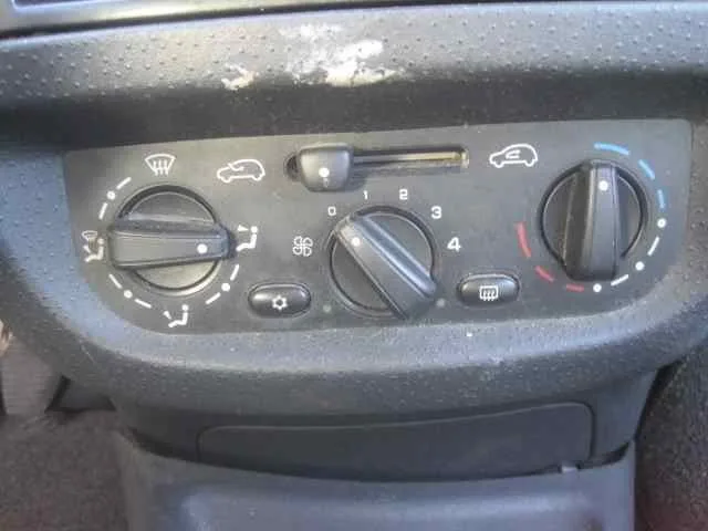 CITROEN C3 '2003 1.1 VIVACE DORADO