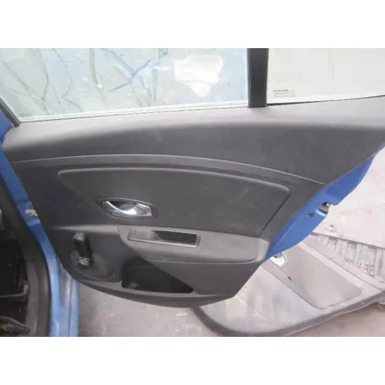 RENAULT MEGANE III BERLINA 5 P '2013 BOSE EDITION AZUL