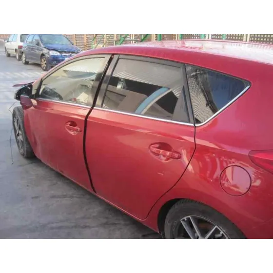 TOYOTA AURIS '2014 BUSINESS ROJO