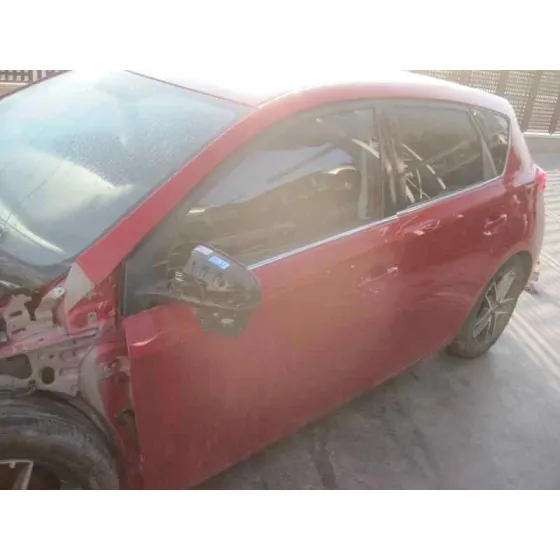 TOYOTA AURIS '2014 BUSINESS ROJO