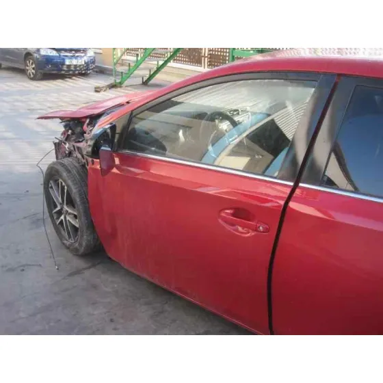 TOYOTA AURIS '2014 BUSINESS ROJO
