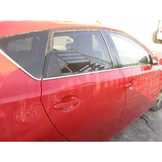 TOYOTA AURIS '2014 BUSINESS ROJO