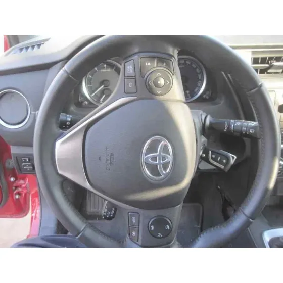 TOYOTA AURIS '2014 BUSINESS ROJO