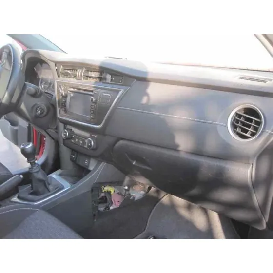 TOYOTA AURIS '2014 BUSINESS ROJO