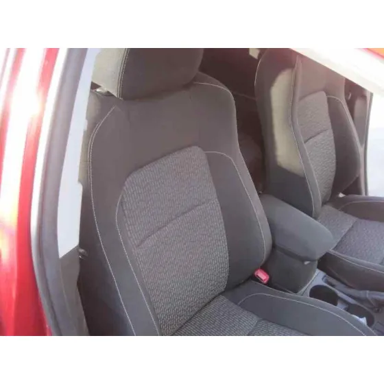 TOYOTA AURIS '2014 BUSINESS ROJO