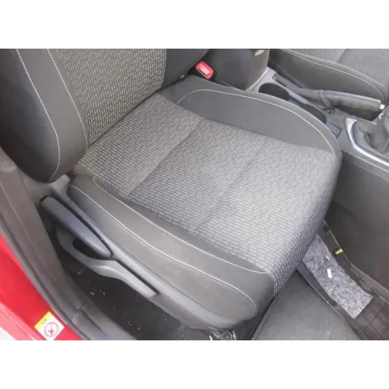TOYOTA AURIS '2014 BUSINESS ROJO