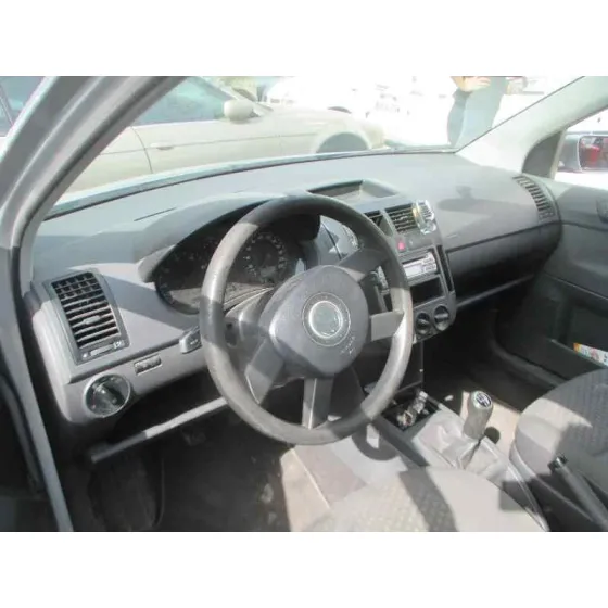 VOLKSWAGEN POLO (9N1) '2004 HIGHLINE GRIS