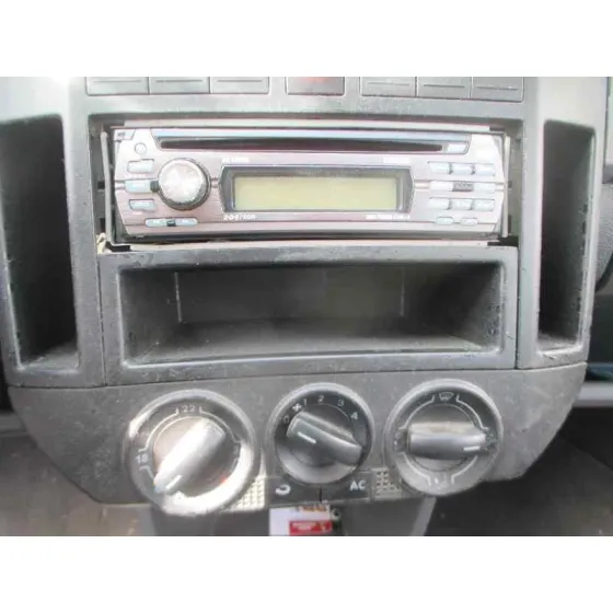 VOLKSWAGEN POLO (9N1) '2004 HIGHLINE GRIS