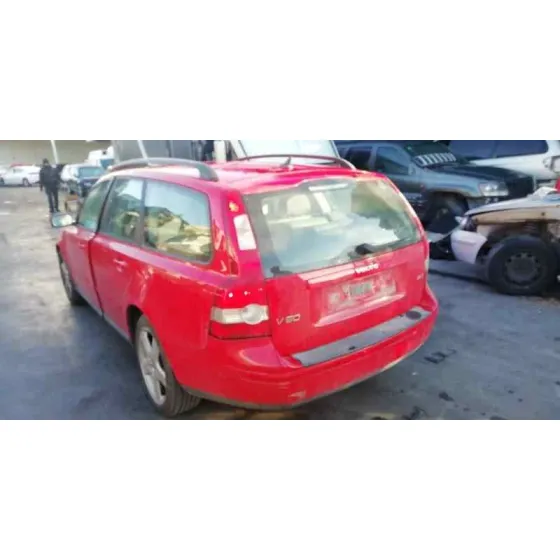 VOLVO V50 FAMILIAR '2004 2.0 D KINETIC ROJO