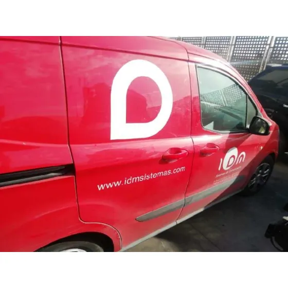 FORD TRANSIT COURIER '2016 COMBI TREND ROJO