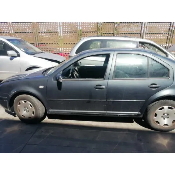 VOLKSWAGEN BORA BERLINA (1J2) '2003 1.9 TDI GRIS